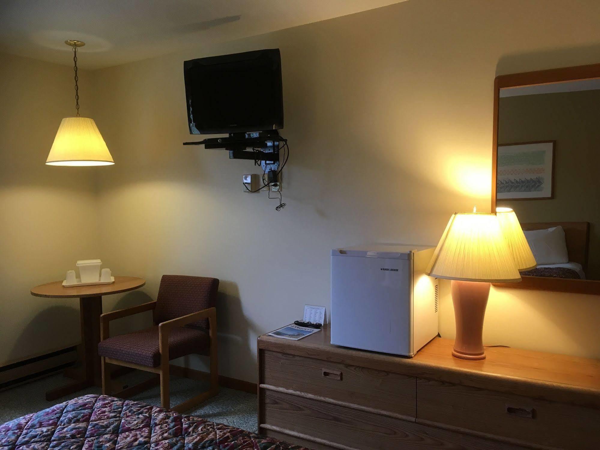 Value Host Motor Inn Marquette Exteriér fotografie